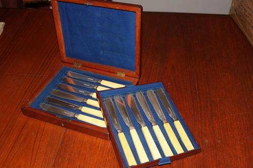 Boxed set of twelve fish knives
